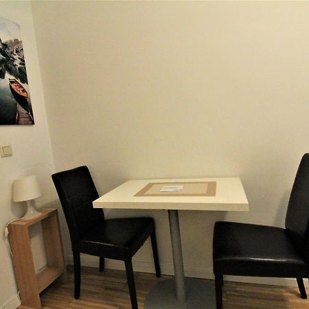Small Studio Close To City Center Vienna Esterno foto